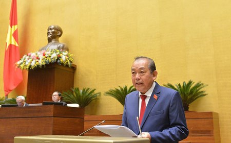 Phó Thủ tướng Thường trực báo cáo trước Quốc hội